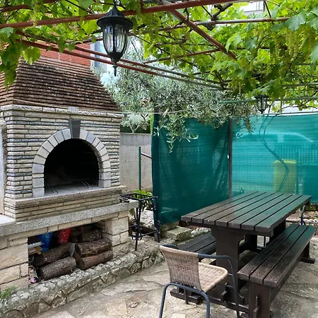 And Josip 2007 Guest house