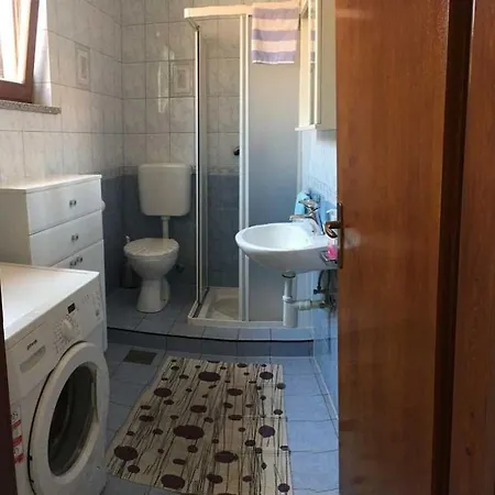 And Josip 2007 Guest house *